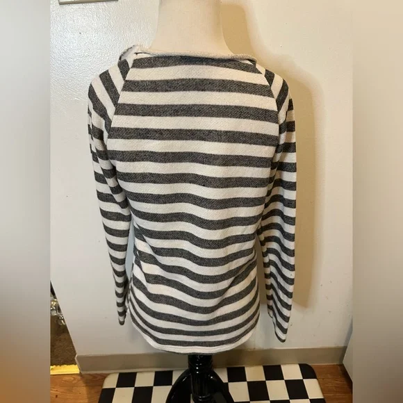 Hot Topic Black White Striped Y2K Grunge Punk Long Sleeve Skull Sweater Top Sz S - Picture 4 of 5